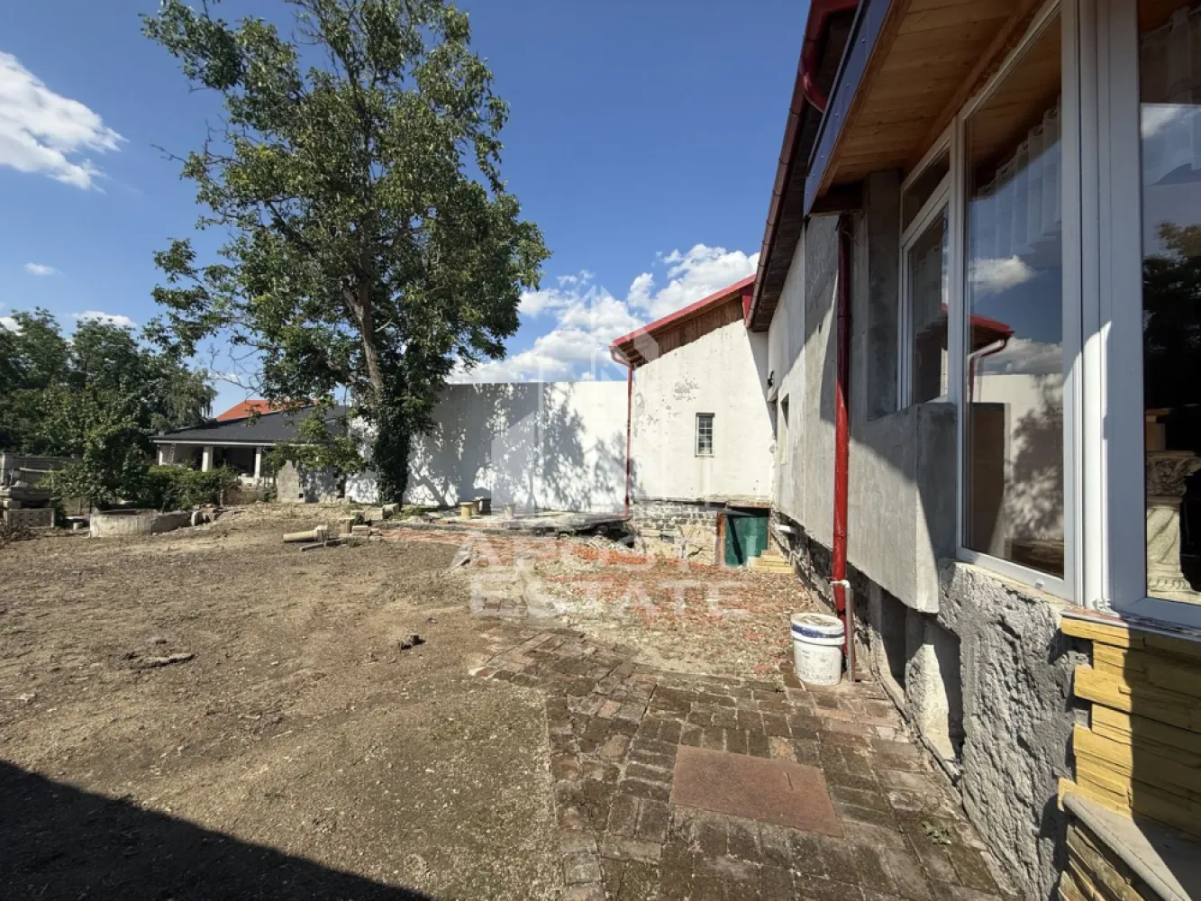 Casa individuala de vanzare cu proiect de extindere, zona Lunei