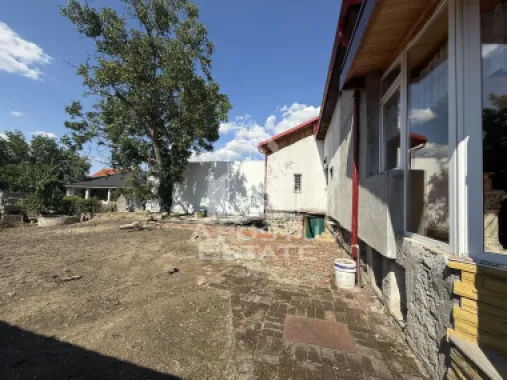 Casa individuala de vanzare cu proiect de extindere, zona Lunei