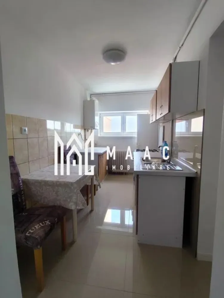 Apartament 2 camere decomandat | Hipodrom 3, Sibiu | balcon 8 mp, pivniță - Apartament cu 2 camere decomandat de închiriat în Sibiu, zona Hipodrom 3, cu 50 mp utili, balcon închis de 8 mp și pivniță de 16 mp, potrivit pentru locuire confortabilă.

Detalii proprietate:
• Suprafață utilă: 50 mp, suprafață construită: 55 mp
• Compartimentare: living, dormitor, bucătărie separată, baie, hol
• Etaj 10 din 10, imobil finalizat în 1970
• Stare interioară bună, baie renovată integral
• Balcon închis de 8 mp și pivniță de 16 mp
• Orientare Sud-Est
• Imobil cu lift modern

Localizarea pe Bulevardul Mihai Viteazul oferă acces rapid către centre comerciale, supermarketuri, farmacii, școli, restaurante, mijloace de transport în comun și principalele artere ale orașului.

Cod anunț CP3197904. Contactați echipa MAAC Imobiliare pentru detalii suplimentare și pentru programarea unei vizionări.