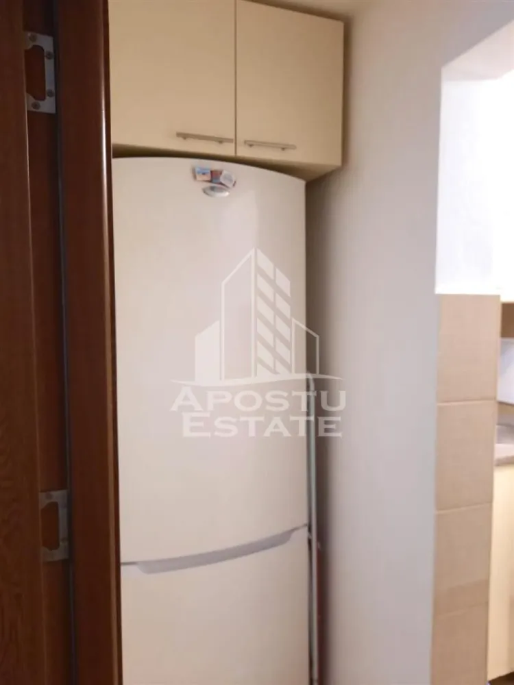 Garsoniera renovata, etajul 2, in zona Buziasului - APOSTU ESTATE va propune spre inchiriere o garsoniera mobilata si utilata, situata in zona Buziasului.
Garsoniera este situata la etajul 2 din 4.
Se intinde pe o suprafata de 22 mp.
Compartimentare
- Chicineta
- Dormitor
- Baie
Incalzirea este racordata la compania locala de termoficare.
Disponibilitate de la 1 iulie.
Va asteptam cu drag la o vizionare!
ID intern: 4123.