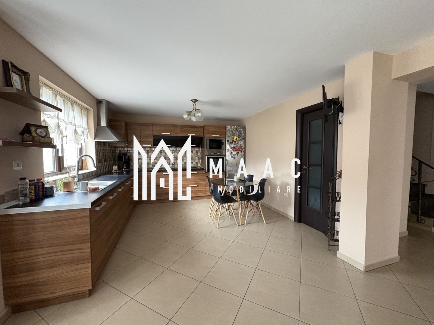 Casa cu 5 camere I Curte 920 mp I Tocile
