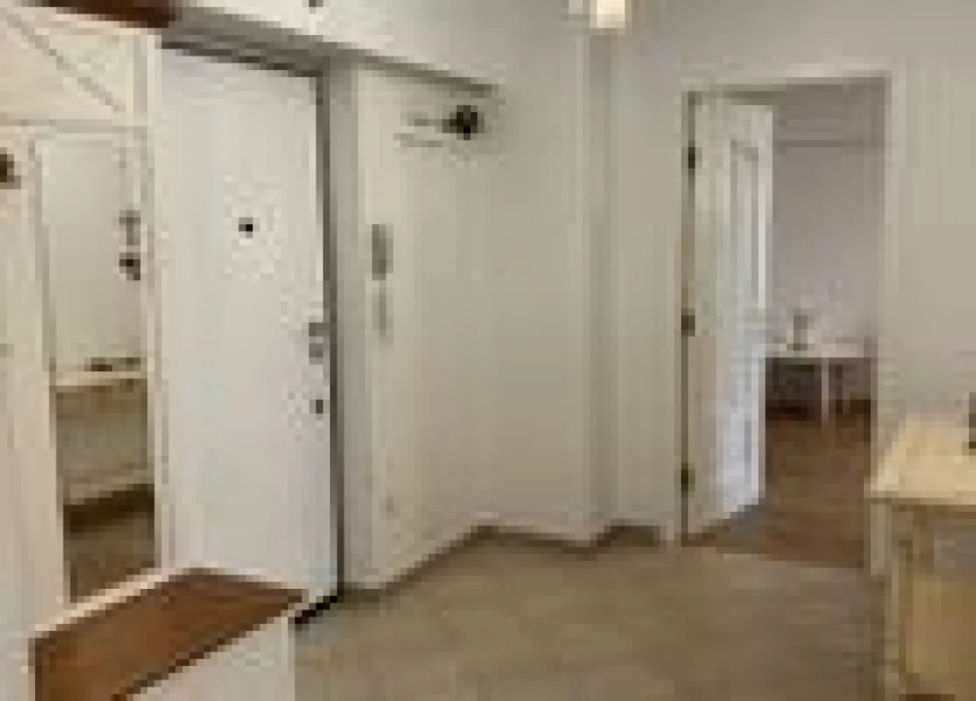 Apartament de Inchiriat - 2 Camere - Metrou Universitate - 50 mp - Apartament 2 camere de închiriat – Universitate | Metrou la câțiva pași

Se oferă spre închiriere un apartament de 2 camere situat în zona Universitate, într-o locație excelentă, foarte aproape de stația de metrou și de principalele puncte de interes din centrul Bucureștiului.

Apartamentul este situat la etajul 8 din 10 al unui imobil construit în 1980 și dispune de un balcon generos de 10 mp, ideal pentru relaxare. Locuința este luminoasă, bine compartimentată și dotată cu aer condiționat.

Detalii:• 2 camere• Etaj 8/10• Bloc construit în 1980• Aer condiționat• Balcon 10 mp• Extrem de aproape de metrou• Acces rapid către universități, restaurante, cafenele și mijloace de transport

Ideal pentru un cuplu, studenți sau persoane care își doresc să locuiască în centrul orașului, cu acces facil către toate zonele importante ale Bucureștiului.

Pentru detalii, va rpg sa ma contactati.

AlexxImob Estate - tel. 0751454742

1+1+50% din prima chirie (comision agentie)

!!! Pentru studentie - garantie dubla. :)