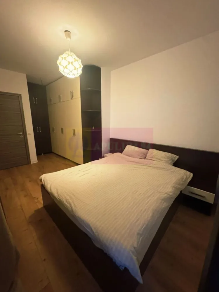 Apartament 2 camere in Pipera langa Scoala Americana bloc nou - Va oferim spre vanzare un apartament de 2 camere in Pipera intr-un bloc nou 2010, la etajul 6/9, cu bucatarie open in living, mobilat si utilat recent. Nu a fost locuit niciodata, are totul nou in el. Actele pregatite pentru vanzare. 
Pentru detalii si vizionari contactati agentul Dona Camelia la 0733683461.