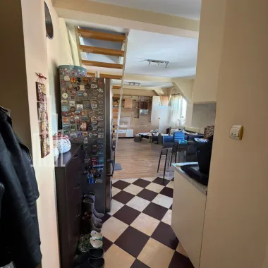 Mansardă modernă de vânzare – 3 camere, 60 mp, gata de mutat!