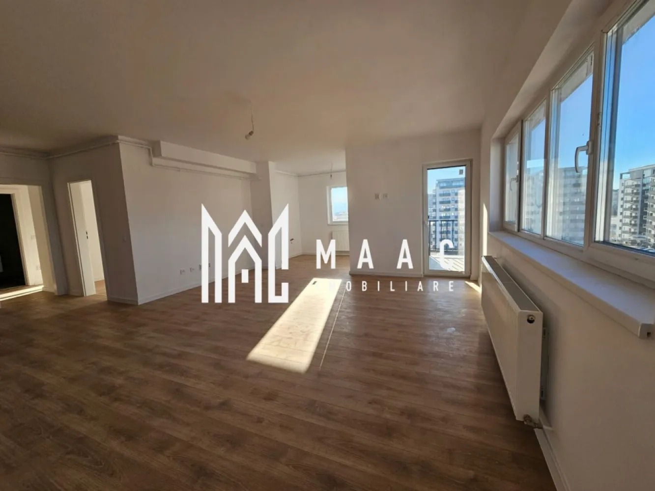 Apartament 4 camere I 3 Balcoane I La Cheie I Loc de Parcare - MAAC Imobiliare prezintă un apartament decomandat cu 4 camere, situat într-un bloc nou finalizat pe strada Doamna Stanca, Sibiu, aproape de centrul comercial Shopping City. Această proprietate reprezintă alegerea perfectă pentru familii sau investitori care apreciază confortul, spațiul generos și o locație excelentă. Caracteristici de top: Suprafață utilă: 91 mp + 3 balcoane spațioase Finisat la cheie – alegerea finisajelor pentru a crea locuința visurilor tale Apartament intabulat – achiziție sigură și rapidă Loc de parcare individualizat, inclus în contract Doar 4 apartamente pe palier – intimitate și confort Acces facil la mijloace de transport în comun și puncte de interes din Sibiu Modalități flexibile de achiziție Această proprietate 4 camere decomandată este o oportunitate premium direct de la dezvoltator, într-o zonă bine conectată, ideală pentru trai urban modern, cu facilități comerciale și acces rapid la centrele principale ale orașului. De ce să alegi acest apartament: Locație strategică aproape de Shopping City și de principalele rute din Sibiu Bloc nou, cu finisaje de calitate și apartamente spațioase Investiție sigură, cu intabulare și documentație completă Contactează MAAC Imobiliare astăzi pentru detalii și programarea unei vizionări. Menționați ID-ul anunțului: CP2933158. }}