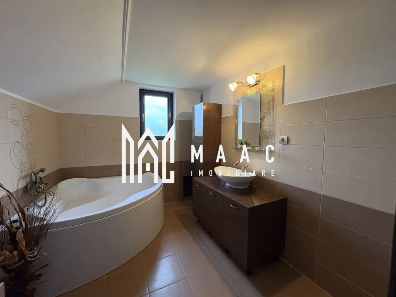 Casa cu 5 camere I Curte 920 mp I Tocile