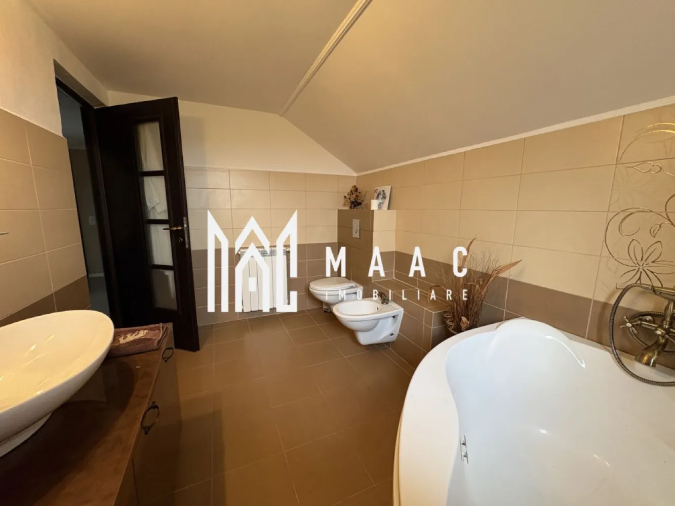 Casa cu 5 camere I Curte 920 mp I Tocile