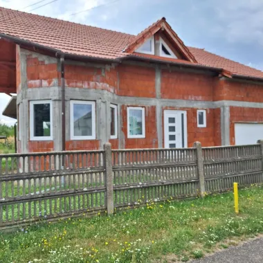 BRASADAS vinde casă în rosu și casa veche.