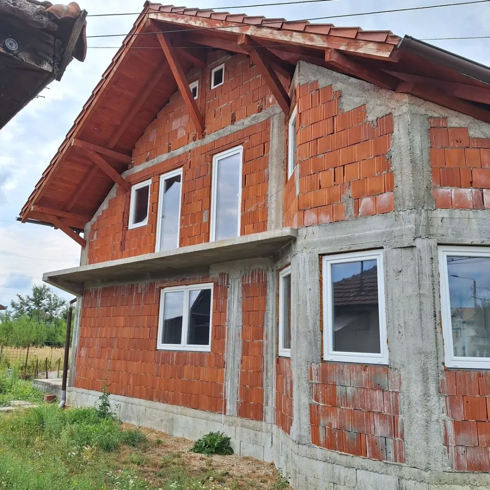 BRASADAS vinde casă în rosu și casa veche.