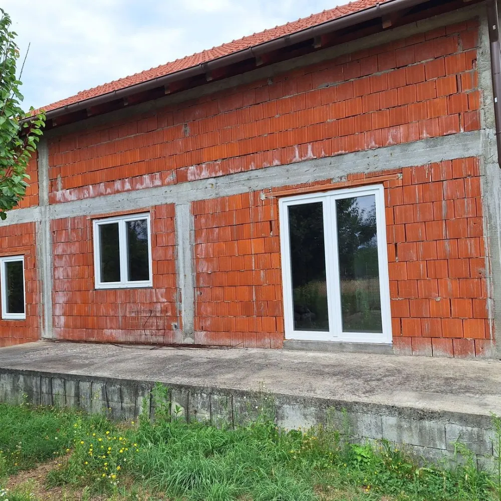 BRASADAS vinde casă în rosu și casa veche.