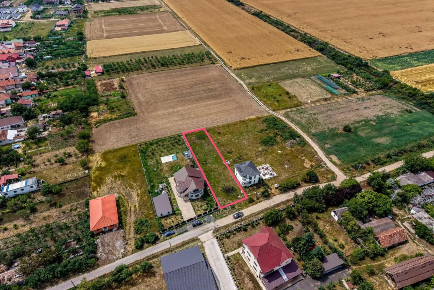 🏡 Cauți locul perfect pentru viitoarea ta casă? - Avem de vânzare un teren intravilan în Fântânele, cu o suprafață de 961 mp, situat într-o zonă extrem de liniștită. Este proprietatea ideală pentru o familie care vrea să scape de aglomerația orașului, dar și o oportunitate excelentă de investiție!

📌 Detalii importante:

Suprafață generoasă: 961 mp

Utilități în apropiere: curent, apă, gaz

Zonă curată și liniștită

💰 Preț: 45.000 €

📲 Pentru detalii și vizionări, contactează-mă cu încredere:

Flavius Novanc – 0770 310 381.