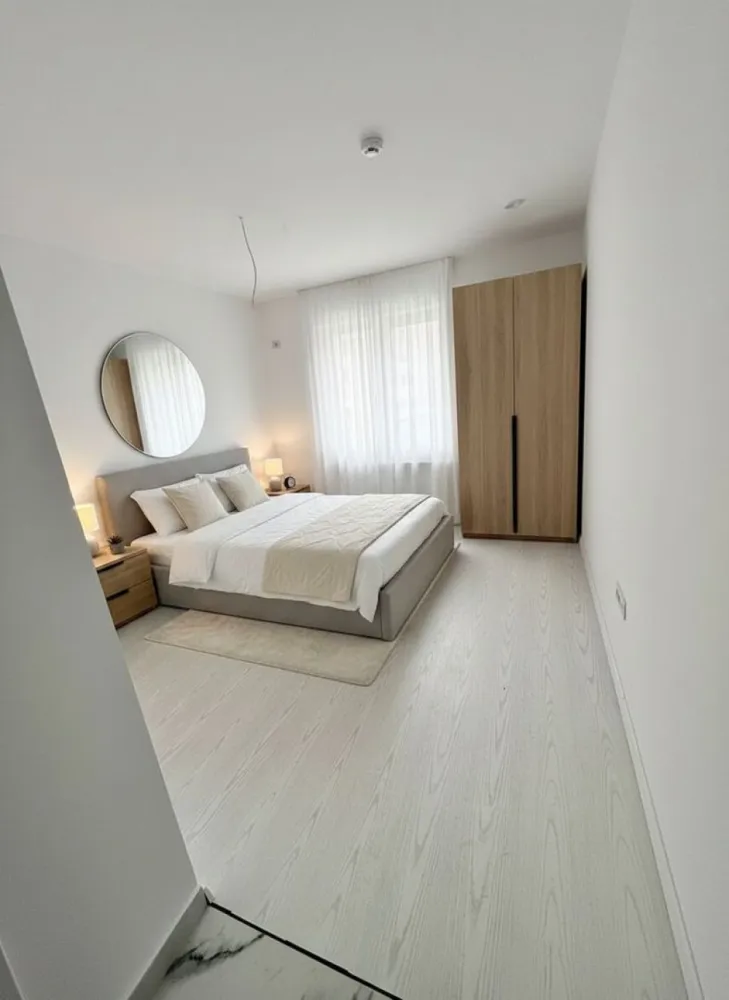 Gars Militari Residence - Tineretului - iulie 2027 - TVA INCLUS !! Vă prezentăm o garsonieră deosebită, situată în cartierul Militari Residence, într-un bloc modern cu regim de înălțime P+6, poziționat strategic pentru a vă oferi confort și accesibilitate. Detalii proprietate: - Tip: Garsonieră - Termen de finalizare: iulie 2027 - Locație: Militari Residence strada Tineretului Avantaje: - Bloc nou, construit cu materiale de calitate, garantând un standard ridicat de confort. - Poziție excelentă, în imediata apropiere a mijloacelor de transport în comun, pentru o deplasare facilă către orice zonă a orașului. - Acces rapid la instituții educaționale (școli publice), centre comerciale, supermarketuri și mall-uri. - Zonă liniștită, ideală pentru locuit sau investiție. Acum este momentul să achiziționați locuința visurilor dumneavoastră! Contactați-ne pentru mai multe detalii și programarea unei vizionări. }}