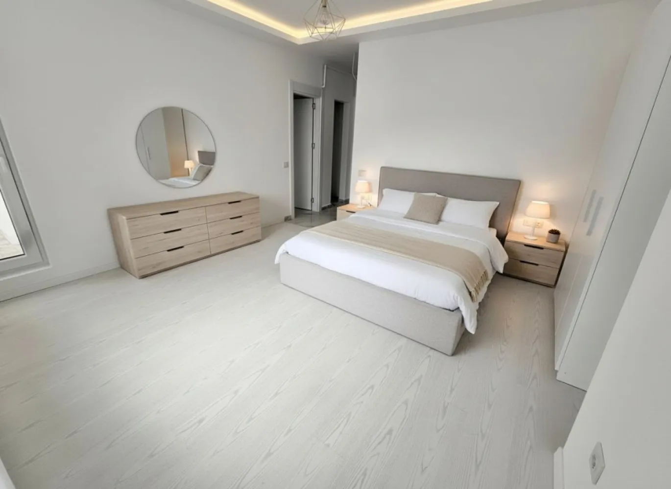 Gars Militari Residence - Tineretului - iulie 2027 - TVA INCLUS !! Vă prezentăm o garsonieră deosebită, situată în cartierul Militari Residence, într-un bloc modern cu regim de înălțime P+6, poziționat strategic pentru a vă oferi confort și accesibilitate. Detalii proprietate: - Tip: Garsonieră - Termen de finalizare: iulie 2027 - Locație: Militari Residence strada Tineretului Avantaje: - Bloc nou, construit cu materiale de calitate, garantând un standard ridicat de confort. - Poziție excelentă, în imediata apropiere a mijloacelor de transport în comun, pentru o deplasare facilă către orice zonă a orașului. - Acces rapid la instituții educaționale (școli publice), centre comerciale, supermarketuri și mall-uri. - Zonă liniștită, ideală pentru locuit sau investiție. Acum este momentul să achiziționați locuința visurilor dumneavoastră! Contactați-ne pentru mai multe detalii și programarea unei vizionări. }}