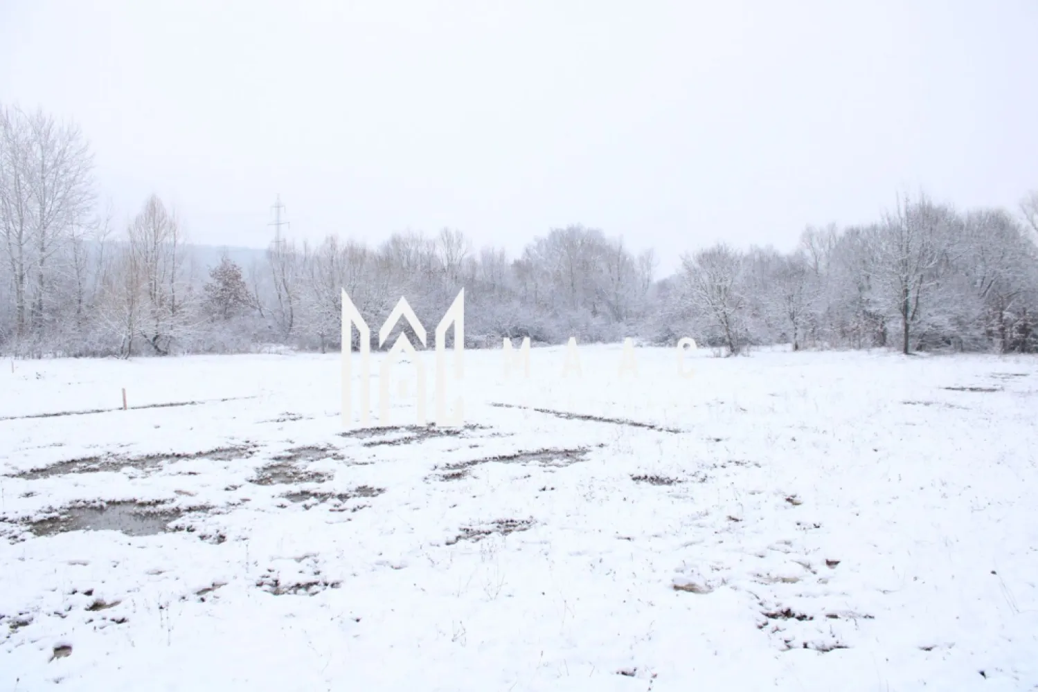 Super oferta I teren intravilan de vanzare in Cisnadie - MAAC Imobiliare vă propune spre vânzare un teren intravilan cu suprafața de 1.466 mp, situat pe Strada Selimbarului in Cisnadie, în apropiere de Sibiu, într-o zonă în continuă dezvoltare, apreciată pentru peisajul natural, liniște și accesibilitate. Acest teren se află într-o zonă ideală pentru investiții, fie că este vorba despre dezvoltări rezidențiale, construcții individuale sau proiecte comerciale pe termen mediu și lung. Locația oferă acces rapid către Sibiu, dar și către localitățile din jur, fiind o alegere excelentă pentru cei care își doresc să fie aproape de oraș, dar departe de agitația urbană. Suprafață: 1.466 mp Categoria: Intravilan Utilități: disponibile în imediata apropiere (electricitate, apă, gaz, canalizare) Pentru mai multe detalii, vă rugăm să ne contactați, menționând ID: CP2935680 }}