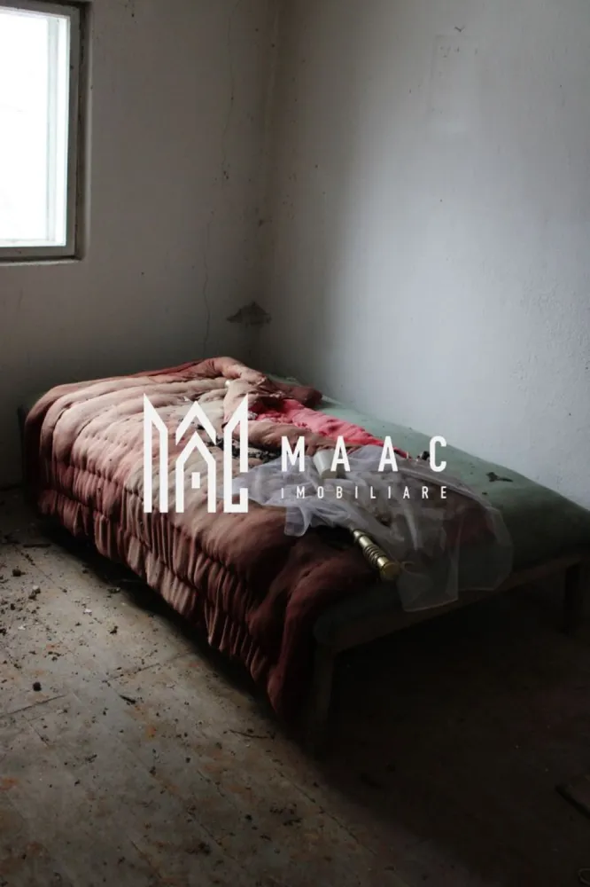 Teren cu izvor de apă minerală Dangești, Punctul Valea Mare - Teren cu Izvor de Apă Minerală in Dangesti, Judetul Valcea * Suprafață: 20.000 de metri pătrați * Locație: Sub masivul Cozia, într-o zonă bio din România * Caracteristici: + Izvor de apă minerală naturală + Pârâul Valea Mare limiteaza proprietatea la sud + Proprietatea este traversata la sud de drumul care iurca la Virful Cozia si la est de drumul care merge spre Calimanesti, statiunea se afla la 12 kilometri de proprietate si Perisani aflat la 7 kilometri, coborand apoi la Cornet unde se poate urca pe viitoarea autostrada. + Fără poluare + Zonă bio, cu o serie de specii protejate de plante și animale + Peisaj natural pitoresc, cu vedere către masivul Cozia * Utilizări posibile: + Turism ecologic + Agricultură bio + Păstrarea și protejarea mediului natural + Dezvoltarea de proiecte imobiliare ecologice * Preț: 45 Euro metrul patrat * Condiții de vânzare: plata integral Beneficii: * Oportunitate de a deține un teren cu izvor de apă minerală naturală, într-o zonă bio protejată * Potențial pentru dezvoltarea de proiecte imobiliare ecologice, cum ar fi hoteluri, cabane, spa, etc. * Șansa de a contribui la protejarea și conservarea mediului natural * Posibilitatea de a utiliza terenul pentru agricultură bio, turism ecologic, etc. Informații suplimentare: * Terenul este situat într-o zonă cu potențial turistic ridicat, aproape de masivul Cozia * Zona este protejată de legi și regulamente care asigură conservarea mediului natural Pentru mai multe detalii precizati telefonic ca ati vazut anuntul cu ID: CP2863408 }}