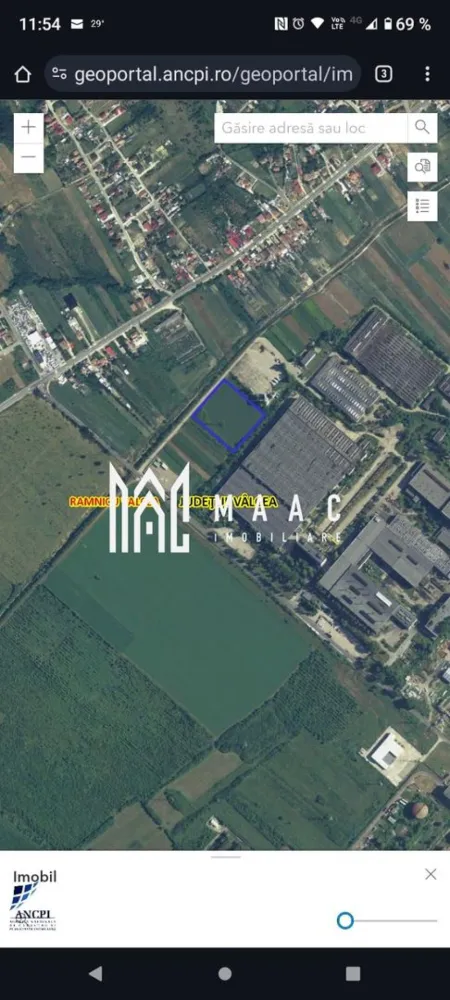 Teren de vânzare – Zonă industrială, lângă Vilmar - Maac Imobiliare propune spre vânzare un teren cu potențial industrial, situat în apropiere de Vilmar, într-o zonă cu acces facil și vizibilitate foarte bună. 📐 Suprafață totală: 11.125 mp 📏 Deschidere la drum: 99,68 ml 📏 Lungime teren: 113,28 ml 🔹 Amplasat în zonă industrială 🔹 Acces direct la drum 🔹 Ideal pentru: construcție hală de producție depozitare sediu firmă activități logistice sau comerciale Terenul beneficiază de o poziție strategică, potrivită pentru dezvoltare industrială sau investiție pe termen lung. 📞 Pentru informații suplimentare și detalii privind documentația urbanistică, contactați Maac Imobiliare. }}
