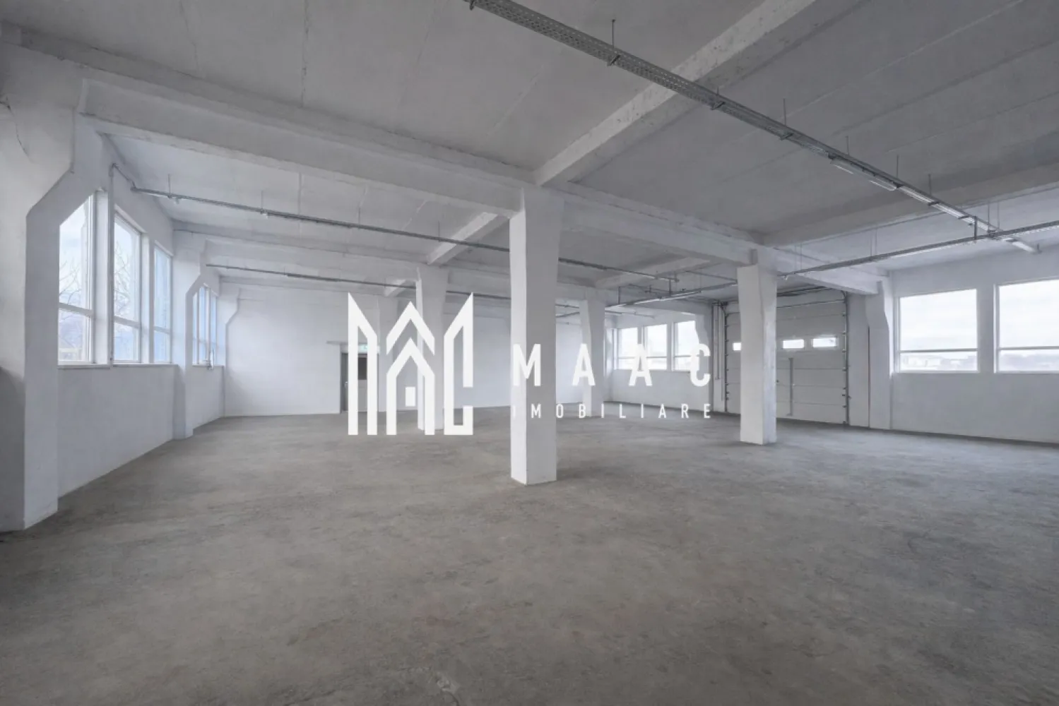 Hală industrială de vânzare I 1100 mp I Cisnadie - MAAC Imobiliare va propune spre vanzare o hala cu structura din beton si ziduri de caramida. Oportunitate excelentă pentru producție, logistică sau depozitare! Hală industrială modernă situată în Cisnădie, Sibiu, cu o suprafață totală utilă de 1100 mp; centrala proprie pe gaz,instalatia electrica si sanitara au fost schimbate recent,compartimentată eficient: • 650 mp la parter – ideal pentru producție, depozit, logistică • 450 mp la etaj – birouri, spații administrative sau producție ușoară Imobilul beneficiază de toate utilitățile (apă, canalizare, curent, gaz) și este dotat cu: • Putere electrică instalată: 70 kW • Posibilitate de upgrade până la 500 kW – ideal pentru activități industriale intensive • Acces facil pentru autoutilitare și transport marfă (lift in dotare) • Spațiu adaptabil pentru multiple tipuri de activități economice Localizare excelentă: Cisnădie – proximitate Sibiu, acces rapid la infrastructură rutieră și zone industriale. Potrivit pentru: • producție industrială • depozitare • logistică • service-uri • activități comerciale • centre de distribuție • ateliere tehnologice Se vinde de pe firma. Pentru mai multe detalii precizati ca ati vazut anuntul cu ID CP2934961 }}