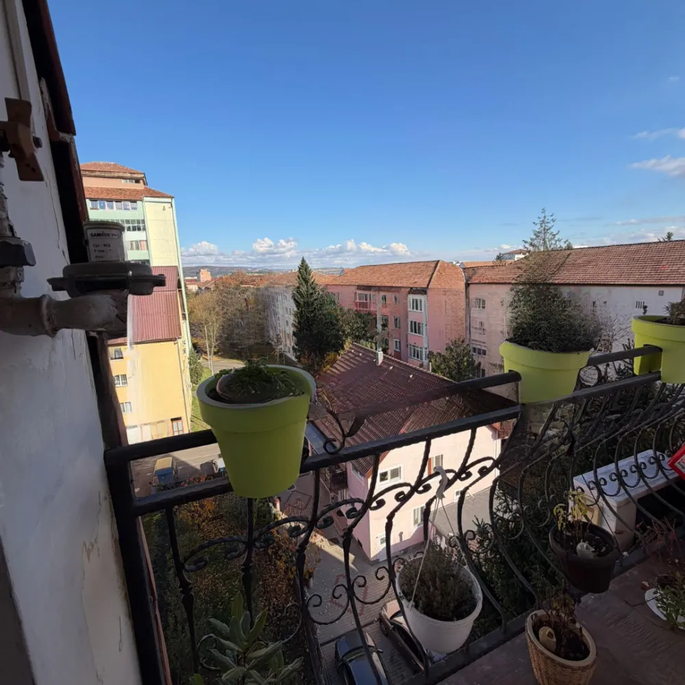 Mansardă modernă de vânzare – 3 camere, 60 mp, gata de mutat!