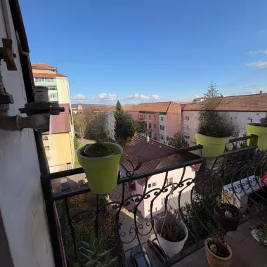 Mansardă modernă de vânzare – 3 camere, 60 mp, gata de mutat!