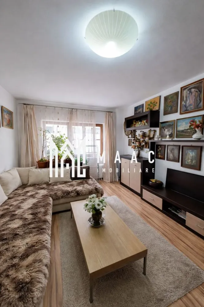 Apartament 3 camere | Centrala Proprie | Parter 69MP - 🏡 MAAC Imobiliare – Rm. Vâlcea 📍 Zona Nord | 3 camere | Parter | Bloc anvelopat 🔑 ID Anunț: CP2936278 MAAC Imobiliare vă propune spre vânzare un apartament cu 3 camere, situat la parterul unui bloc anvelopat cu regim de înălțime P+4, în zona Nord a municipiului Râmnicu Vâlcea. Locuința are o compartimentare practică și generoasă, fiind compusă din: ✔️ 2 dormitoare ✔️ 1 living spațios ✔️ hol generos ✔️ balcon ✔️ 2 băi ✅ Apartamentul beneficiază de centrală termică proprie și aer condiționat, oferind confort termic pe tot parcursul anului. 🔨 A fost renovat parțial în anul 2019, când s-au efectuat următoarele îmbunătățiri: schimbare gresie și parchet înlocuire uși interioare centrală termică nouă calorifere noi geamuri termopan renovarea uneia dintre băi 🛋️ Se vinde parțial mobilat, fiind ideal atât pentru locuit, cât și pentru investiție. 📑 Actele sunt în regulă și pregătite pentru vânzare. Pentru mai multe detalii sau programarea unei vizionări, vă invităm să contactați echipa MAAC Imobiliare! }}
