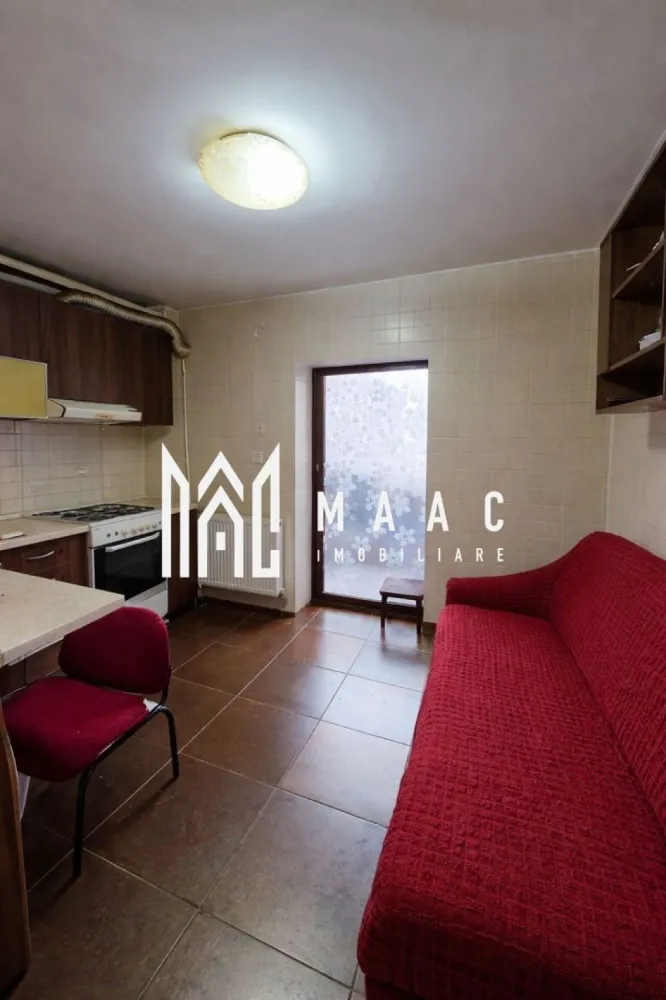 Apartament 3 camere | Centrala Proprie | Parter 69MP - 🏡 MAAC Imobiliare – Rm. Vâlcea 📍 Zona Nord | 3 camere | Parter | Bloc anvelopat 🔑 ID Anunț: CP2936278 MAAC Imobiliare vă propune spre vânzare un apartament cu 3 camere, situat la parterul unui bloc anvelopat cu regim de înălțime P+4, în zona Nord a municipiului Râmnicu Vâlcea. Locuința are o compartimentare practică și generoasă, fiind compusă din: ✔️ 2 dormitoare ✔️ 1 living spațios ✔️ hol generos ✔️ balcon ✔️ 2 băi ✅ Apartamentul beneficiază de centrală termică proprie și aer condiționat, oferind confort termic pe tot parcursul anului. 🔨 A fost renovat parțial în anul 2019, când s-au efectuat următoarele îmbunătățiri: schimbare gresie și parchet înlocuire uși interioare centrală termică nouă calorifere noi geamuri termopan renovarea uneia dintre băi 🛋️ Se vinde parțial mobilat, fiind ideal atât pentru locuit, cât și pentru investiție. 📑 Actele sunt în regulă și pregătite pentru vânzare. Pentru mai multe detalii sau programarea unei vizionări, vă invităm să contactați echipa MAAC Imobiliare! }}