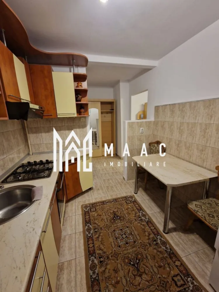 Apartament 2 camere | Etajul 3| 55MPU | Terezian - MAAC Imobiliare vă propune spre închiriere un apartament modern, cu 2 camere, suprafață utilă de 55 mp, situat la etajul 3 al unui imobil din zona Terezian. Amplasarea apartamentului permite acces rapid către centre comerciale, instituții bancare, unități de învățământ, farmacii și toate facilitățile urbane. Apartamentul este decomandat și cuprinde: 1 dormitor, bucătărie, living, baie. Dotări și avantaje: apartament nou, luminos; finisaje moderne și mobilă nouă; bucătărie complet utilată; baie cu cadă și geam de aerisire. Închirierea se face pe termen de minim 1 an. Nu se acceptă animale de companie. Fumatul este interzis în apartament. Se percepe garanție în cuantumul unei chirii lunare. Pentru mai multe detalii și programarea unei vizionări, vă rugăm să ne contactați, menționând ID: CP2929892. }}