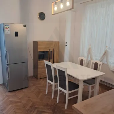 Apartament 2 camere decomandat 71 mp utili etaj 1 in zona Centrala