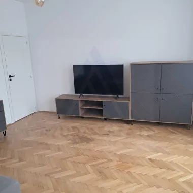 Apartament 2 camere decomandat 71 mp utili etaj 1 in zona Centrala