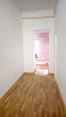 Apartament cu 2 camere, la casa - zona centrala -