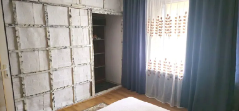 Apartament cu 2 camere, la casa - zona centrala -