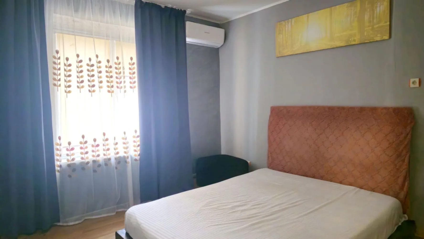 Apartament cu 2 camere, la casa - zona centrala -