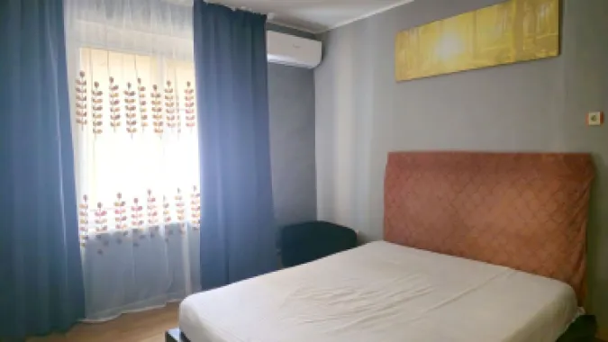 Apartament cu 2 camere, la casa - zona centrala -