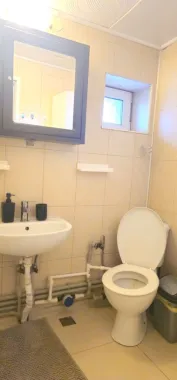 Apartament cu 2 camere, la casa - zona centrala -