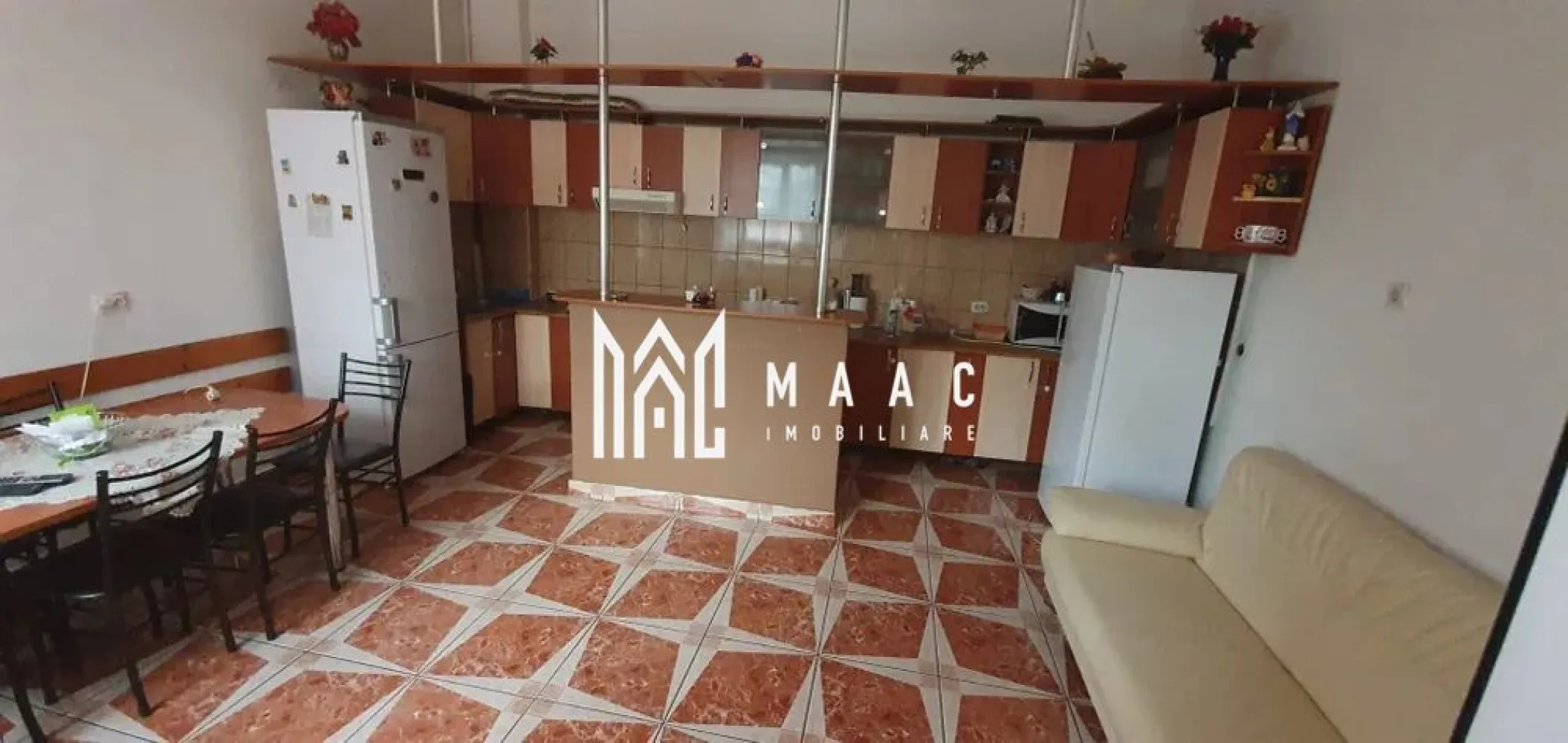 Casa individuala | Zona Centrala | 3 dormitoare - MAAC Imobiliare vă propune spre închiriere o casă individuală situată într-o zonă centrală, liniștită și foarte bine conectată, la doar câțiva pași de Promenada Mall. Caracteristici proprietate: Compartimentare: 3 dormitoare, baie generoasa cu geam, bucatarie open space -35mp Curte proprie: 200 mp – perfectă pentru relaxare sau timp petrecut în aer liber Grădină: 300 mp – ideală pentru activități recreative sau amenajare personalizată Compartimentare funcțională și confortabilă Locuință complet separată, oferind intimitate și liniște Utilități complete disponibile Locație excelentă: Acces rapid Promenada Mall, mijloace de transport, centre educaționale și comerciale Ideală pentru familii sau persoane care apreciază intimitatea unei case individuale în inima orașului Pet Friendly 📞 Pentru mai multe detalii sau pentru a programa o vizionare, va rugam specificați telefonic CP2937261 ! }}