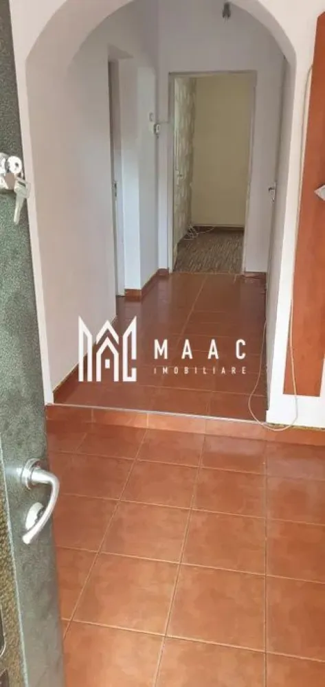 Casa individuala | Zona Centrala | 3 dormitoare - MAAC Imobiliare vă propune spre închiriere o casă individuală situată într-o zonă centrală, liniștită și foarte bine conectată, la doar câțiva pași de Promenada Mall. Caracteristici proprietate: Compartimentare: 3 dormitoare, baie generoasa cu geam, bucatarie open space -35mp Curte proprie: 200 mp – perfectă pentru relaxare sau timp petrecut în aer liber Grădină: 300 mp – ideală pentru activități recreative sau amenajare personalizată Compartimentare funcțională și confortabilă Locuință complet separată, oferind intimitate și liniște Utilități complete disponibile Locație excelentă: Acces rapid Promenada Mall, mijloace de transport, centre educaționale și comerciale Ideală pentru familii sau persoane care apreciază intimitatea unei case individuale în inima orașului Pet Friendly 📞 Pentru mai multe detalii sau pentru a programa o vizionare, va rugam specificați telefonic CP2937261 ! }}