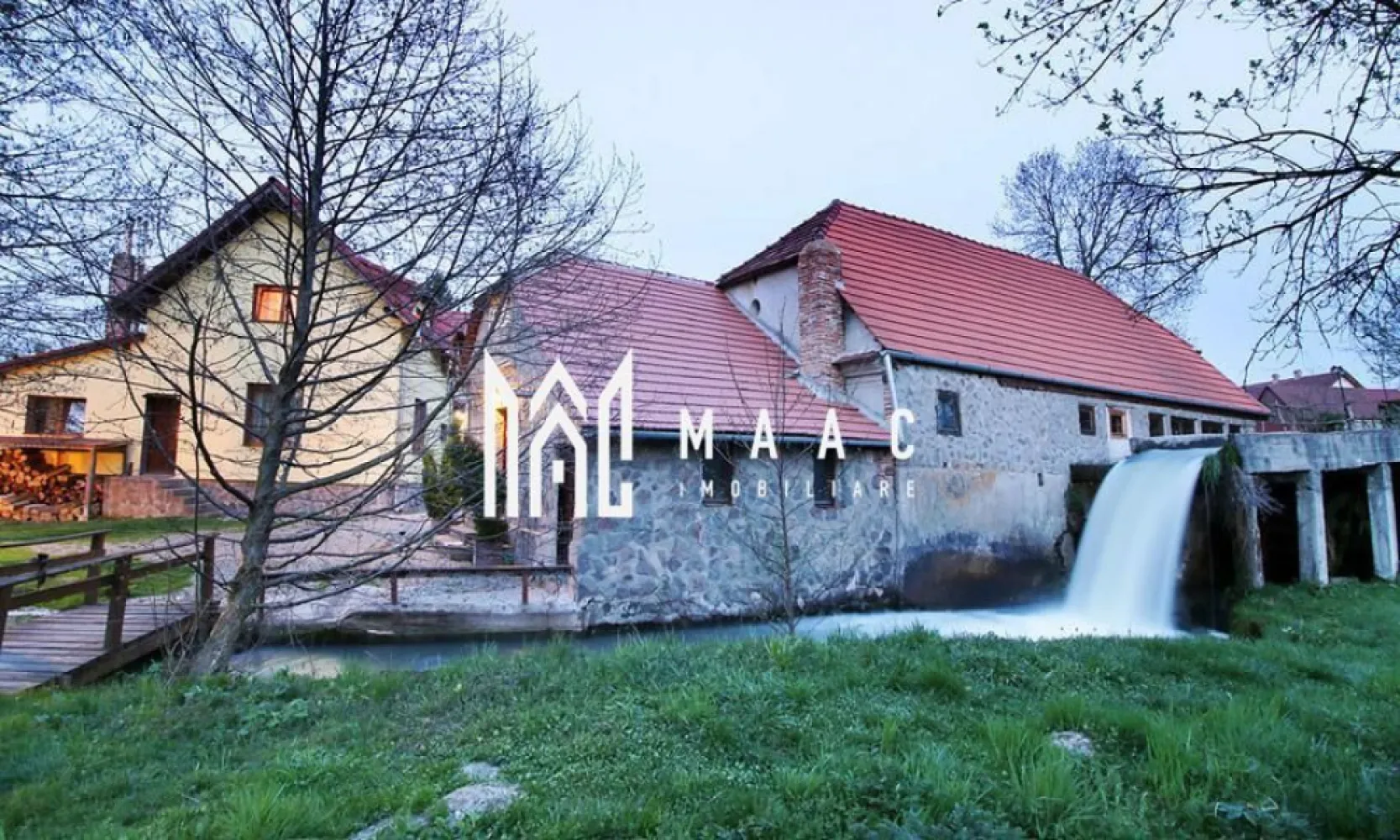 Pensiune | 10 camere | Teren |2.300 Mp - Vă propunem spre vânzare o pensiune situata intr-o zona turistica cu potential ridicat de dezvoltare. Clădirea principală – aprox. 250 mp utili camere spațioase, fiecare cu baie proprie Sală de relaxare / sală de jocuri Compartimentare practică, adaptată pentru cazare Clădire secundară – construcție cu valoare istorică, an 1913 Suprafață de aprox. 120 mp Sală de mese generoasă Bucătărie separată, potrivită pentru deservirea activității turistice Teren: aprox. 2.300 mp, cu deschidere generoasă, spații verzi și posibilități de amenajare (terasă, zonă de relaxare, parcare). Puncte forte: Proprietate complet construită și compartimentată pentru activitate turistică Clădiri separate pentru cazare și servirea mesei Potrivită pentru pensiune, agropensiune, retreat, centru de evenimente sau investiție Pentru detalii suplimentare si pentru a programa o vizionare contactati echipa MAAC specificand ID: CP2850855 }}