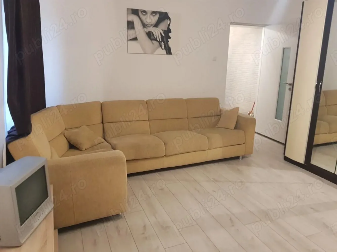 De inchiriat – Apartament 1 camera - Mazepa 1 - Va propunem spre inchiriere un apartament cu 1 camera, situat in cartierul Mazepa 1, intr-o zona centrala si foarte cautata, la doar cativa pasi de Faleza Dunarii si Union Jack. Apartamentul are o suprafata de 34 mp si este pozitionat la etajul 6 din 8 al unui imobil dotat cu lift. Locuinta este complet mobilata si utilata, beneficiind de centrala termica proprie, aer conditionat si doua balcoane, oferind confort si functionalitate. Proprietatea este ideala pentru o persoana sau un cuplu, fiind pregatita pentru mutare imediata. Pret chirie: 350 euro/luna Garantie: 350 euro Se percepe comisionul agentiei Detalii suplimentare si programari la telefon 0746.252.252 -- Liliana Ene, consilier imobiliar Mag Invest }}