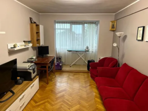 Apartament cu 3 camere în zona, mobilat si utilat - Piata Centrala
