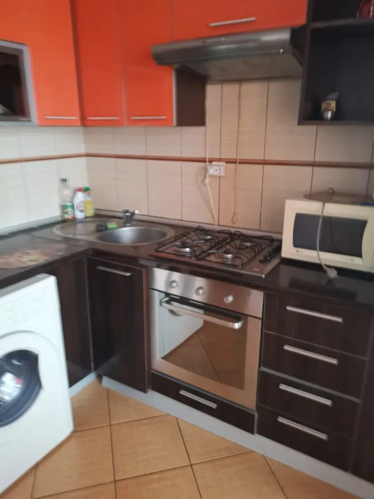 Apartament 1 camera, 53 mp, Faleza Dunarii – mobilat si utilat complet - Ofer spre inchiriere apartament cu 1 camera, spatios, cu suprafata de 53 mp, situat langa faleza Dunarii, intr-o zona foarte apreciata pentru liniste si acces rapid la puncte de interes. Apartamentul se afla la etajul 1 al unui bloc modern construit in 2009 si este complet mobilat si utilat, pregatit pentru mutare imediata. Compartimentarea este eficienta, oferind confort si functionalitate, fiind ideal pentru o persoana sau un cuplu. Pret chirie: 420 euro/luna Garantie: 420 euro Se adauga comisionul agentiei. Pentru detalii si vizionari: Ene Liliana – 0746252252 MAG Invest }}