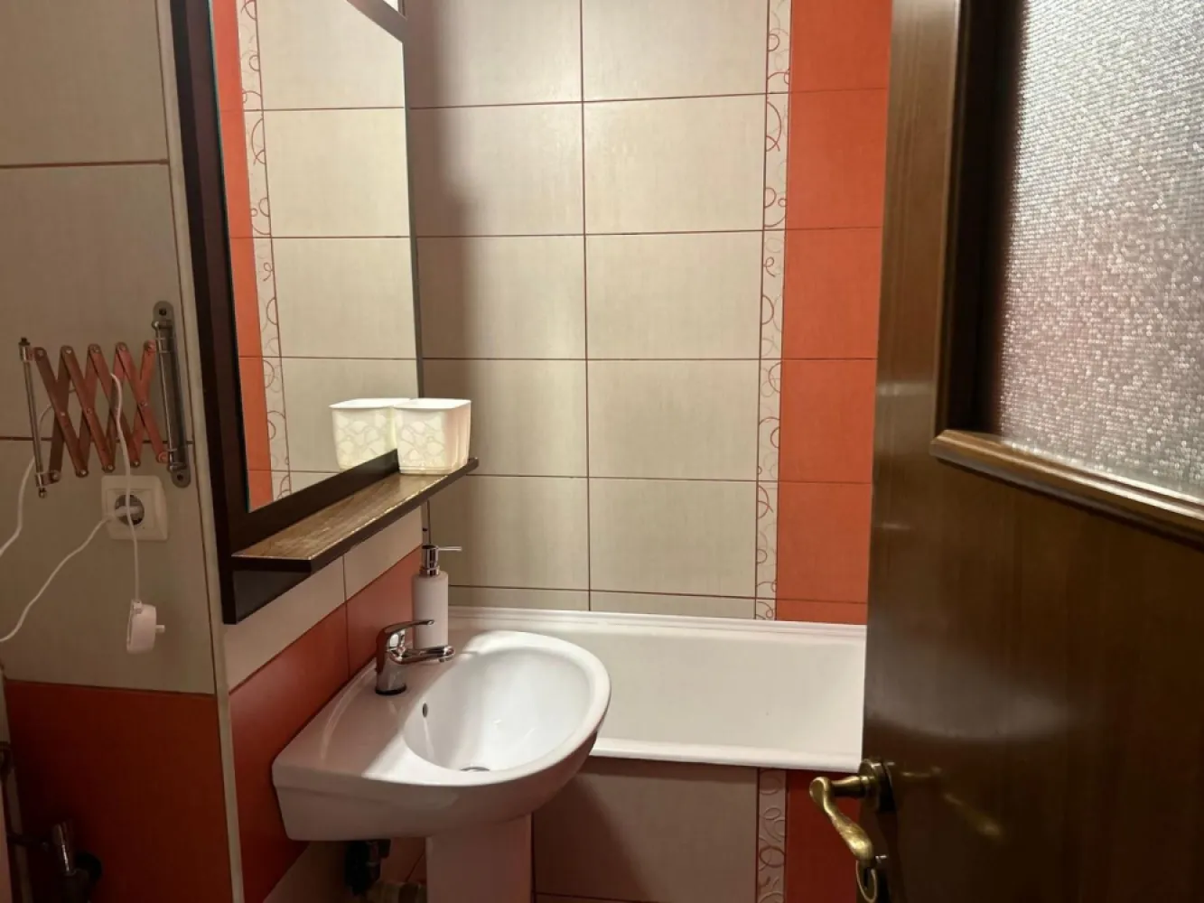 Apartament cu 3 camere în zona, mobilat si utilat - Piata Centrala