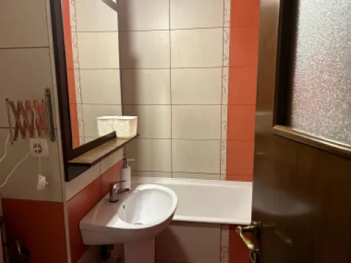 Apartament cu 3 camere în zona, mobilat si utilat - Piata Centrala