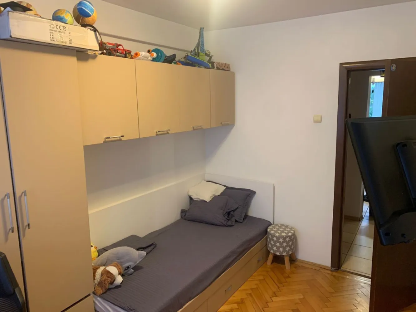 Apartament cu 3 camere în zona, mobilat si utilat - Piata Centrala