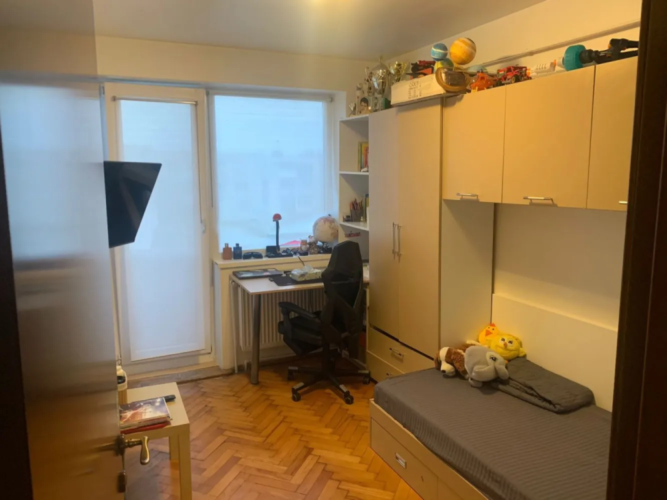 Apartament cu 3 camere în zona, mobilat si utilat - Piata Centrala