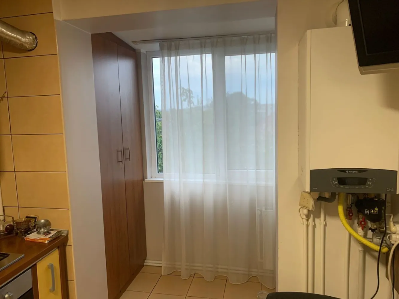 Apartament cu 3 camere în zona, mobilat si utilat - Piata Centrala