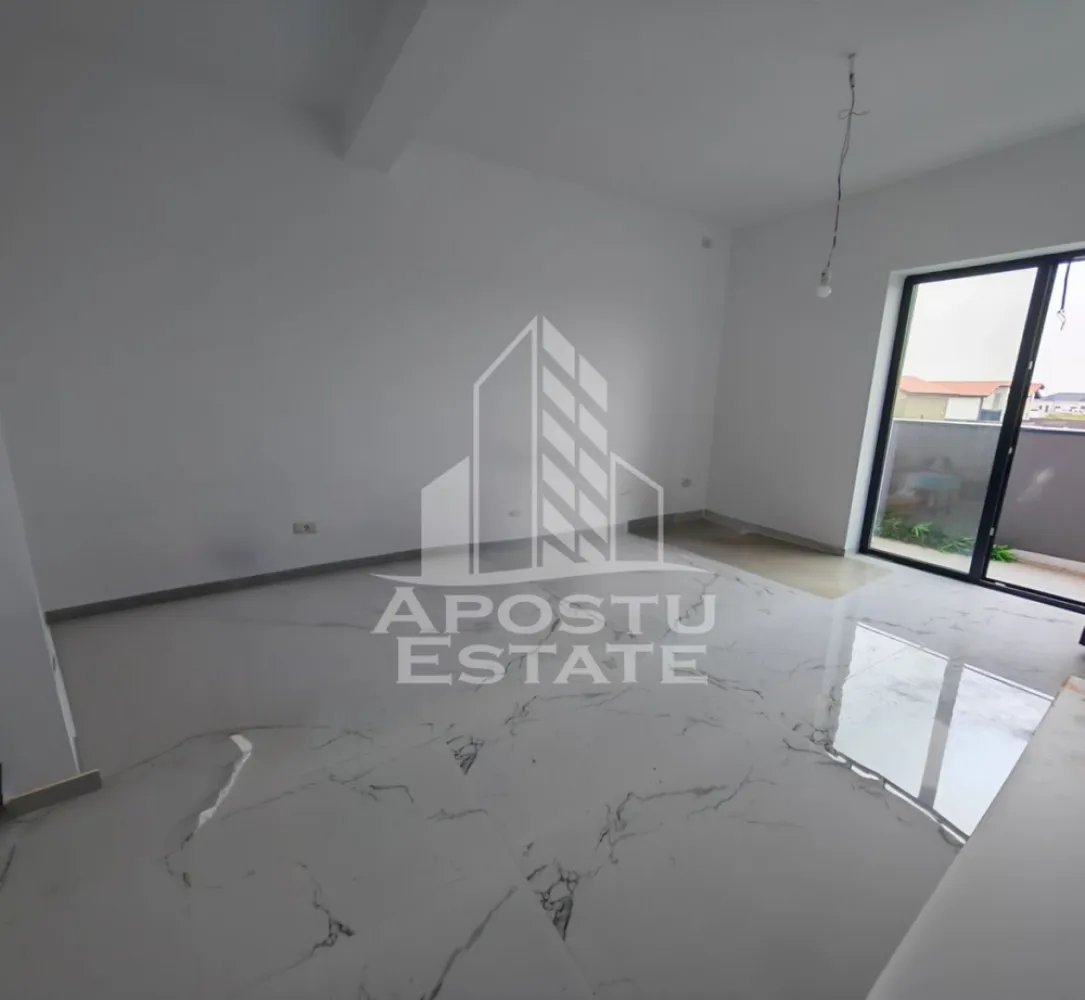 Apartament nou de vanzare, 2 camere, bucatarie inchisa, parter, Giroc - Apostu Estate va ofera spre vanzare un apartament nou, cu 2 camere, decomandat, cu bucatarie inchisa, situat la etajul 3 al unui imobil intabulat in anul 2025, in Timis, Giroc, zona Calea Urseni. Aproximativ 1 km distanta fata de Zone Cafe 2 si Mega Image Calea Urseni Timisoara. Acces facil la centura ocolitoare a orasului. Doar 300 m fata de prima statie a mijloacelor de transport in comun.

Imobil realizat din caramida Porotherm de 30 cm pe exterior, 25 cm zidurile pe interior si 11.5 zidurile de compartimentare la bai.
Izolatie de 10 cm EPS 80.
Acoperis din tigla.

Loc de parcare propriu inscris in cartea funciara.
Patru apartamente pe etaj. 
Regim de inaltime: P + 2 + M. 
Acoperis din tigla. 
Tamplarie PVC, geamuri tripan.

Confortul termic se realizeaza cu ajutorul centralei proprii pe gaz, incalzire in pardoseala.

Apartamentul dispune de 53 mpu, plus un balcon de aproximativ 5 - 6 mp. 
Compartimentat astfel:
- hol de acces generos
- bucatarie inchisa, 8 mp
- living, 18.5 mp
- dormitor, 14 mp
- baie cu dus, rigola si toaleta suspendata cu rezervor incorporat, 5 mp
- balcon deschis 

Agentia imobiliara Apostu Estate va ofera consultanta bancara gratuita prin intermediul colaboratorilor nostri pentru alegerea celui mai potrivit tip de credit, astfel incat tu sa devi noul proprietar al acestui apartament.

Va asteptam cu drag la o vizionare!