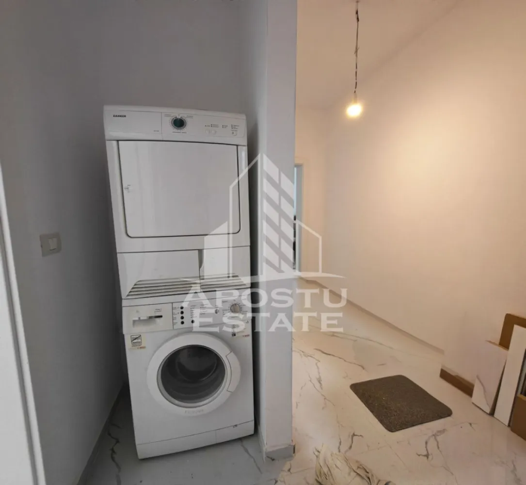 Apartament nou de vanzare, 2 camere, bucatarie inchisa, parter, Giroc - Apostu Estate va ofera spre vanzare un apartament nou, cu 2 camere, decomandat, cu bucatarie inchisa, situat la etajul 3 al unui imobil intabulat in anul 2025, in Timis, Giroc, zona Calea Urseni. Aproximativ 1 km distanta fata de Zone Cafe 2 si Mega Image Calea Urseni Timisoara. Acces facil la centura ocolitoare a orasului. Doar 300 m fata de prima statie a mijloacelor de transport in comun.

Imobil realizat din caramida Porotherm de 30 cm pe exterior, 25 cm zidurile pe interior si 11.5 zidurile de compartimentare la bai.
Izolatie de 10 cm EPS 80.
Acoperis din tigla.

Loc de parcare propriu inscris in cartea funciara.
Patru apartamente pe etaj. 
Regim de inaltime: P + 2 + M. 
Acoperis din tigla. 
Tamplarie PVC, geamuri tripan.

Confortul termic se realizeaza cu ajutorul centralei proprii pe gaz, incalzire in pardoseala.

Apartamentul dispune de 53 mpu, plus un balcon de aproximativ 5 - 6 mp. 
Compartimentat astfel:
- hol de acces generos
- bucatarie inchisa, 8 mp
- living, 18.5 mp
- dormitor, 14 mp
- baie cu dus, rigola si toaleta suspendata cu rezervor incorporat, 5 mp
- balcon deschis 

Agentia imobiliara Apostu Estate va ofera consultanta bancara gratuita prin intermediul colaboratorilor nostri pentru alegerea celui mai potrivit tip de credit, astfel incat tu sa devi noul proprietar al acestui apartament.

Va asteptam cu drag la o vizionare!