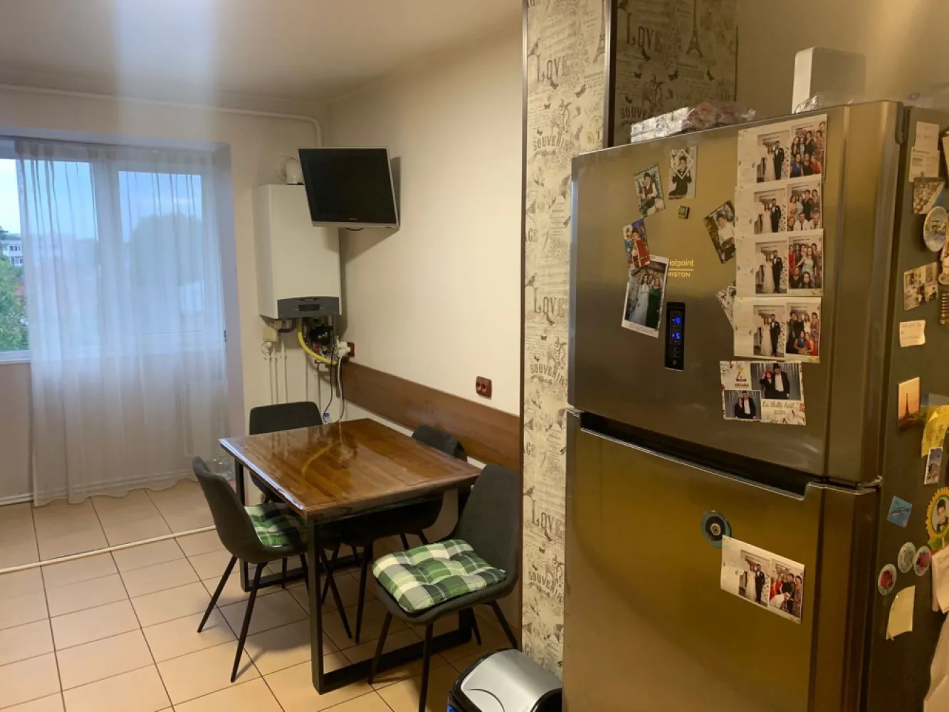 Apartament cu 3 camere în zona, mobilat si utilat - Piata Centrala