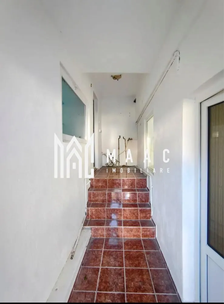 Casă cu curte în Sibiu | Ultracentral | 82 mp utili - MAAC Imobiliare vă propune spre vânzare o casă cu potențial deosebit, situată într-una dintre cele mai exclusiviste și liniștite zone ale Sibiului, la câțiva pași de centrul orașului. O oportunitate rară pentru locuință sau investiție, cu posibilitate excelentă de remodelare. Detalii proprietate Suprafață totală teren: 151 mp Suprafață utilă: 82 mp Subsol parțial Curte proprie Poziție ultracentrală, într-o zonă liniștită și foarte căutată Compartimentare Locuința este structurată eficient și cuprinde: 3 camere Bucătărie Baie Hol Subsol parțial, ideal pentru depozitare sau amenajări suplimentare Spațiul permite renovare și reconfigurare completă în funcție de preferințe. Ideal pentru: Locuință modernă ultracentrală Regim hotelier / cazare turistică Birou, spațiu de activitate profesională Investiție într-o zonă premium cu potențial ridicat de apreciere Locație: Zonă exclusivistă, centrală, cu acces rapid către restaurante, muzee, Piața Mare, instituții și toate punctele de interes ale orașului. 📞 Contactează-ne pentru mai multe detalii sau informații, specificați ca ați văzut anunțul cu ID: CP2850584! }}