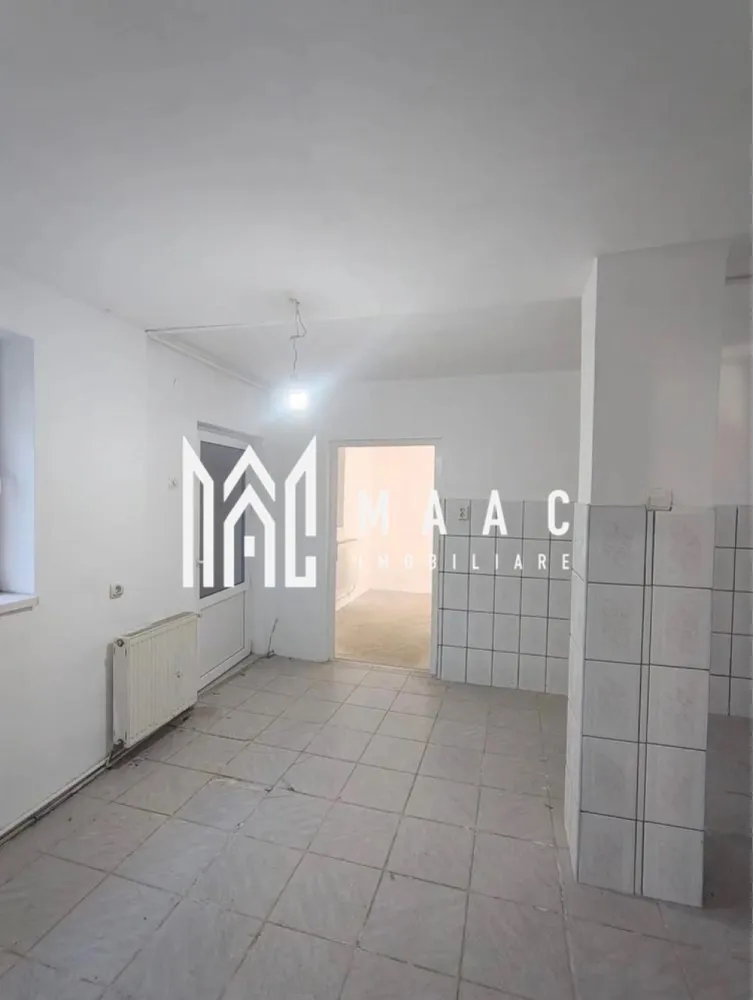 Casă cu curte în Sibiu | Ultracentral | 82 mp utili - MAAC Imobiliare vă propune spre vânzare o casă cu potențial deosebit, situată într-una dintre cele mai exclusiviste și liniștite zone ale Sibiului, la câțiva pași de centrul orașului. O oportunitate rară pentru locuință sau investiție, cu posibilitate excelentă de remodelare. Detalii proprietate Suprafață totală teren: 151 mp Suprafață utilă: 82 mp Subsol parțial Curte proprie Poziție ultracentrală, într-o zonă liniștită și foarte căutată Compartimentare Locuința este structurată eficient și cuprinde: 3 camere Bucătărie Baie Hol Subsol parțial, ideal pentru depozitare sau amenajări suplimentare Spațiul permite renovare și reconfigurare completă în funcție de preferințe. Ideal pentru: Locuință modernă ultracentrală Regim hotelier / cazare turistică Birou, spațiu de activitate profesională Investiție într-o zonă premium cu potențial ridicat de apreciere Locație: Zonă exclusivistă, centrală, cu acces rapid către restaurante, muzee, Piața Mare, instituții și toate punctele de interes ale orașului. 📞 Contactează-ne pentru mai multe detalii sau informații, specificați ca ați văzut anunțul cu ID: CP2850584! }}