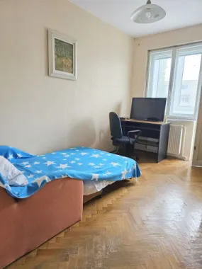Apartament cu 3 camere, etaj intermediar - Piata Centrala